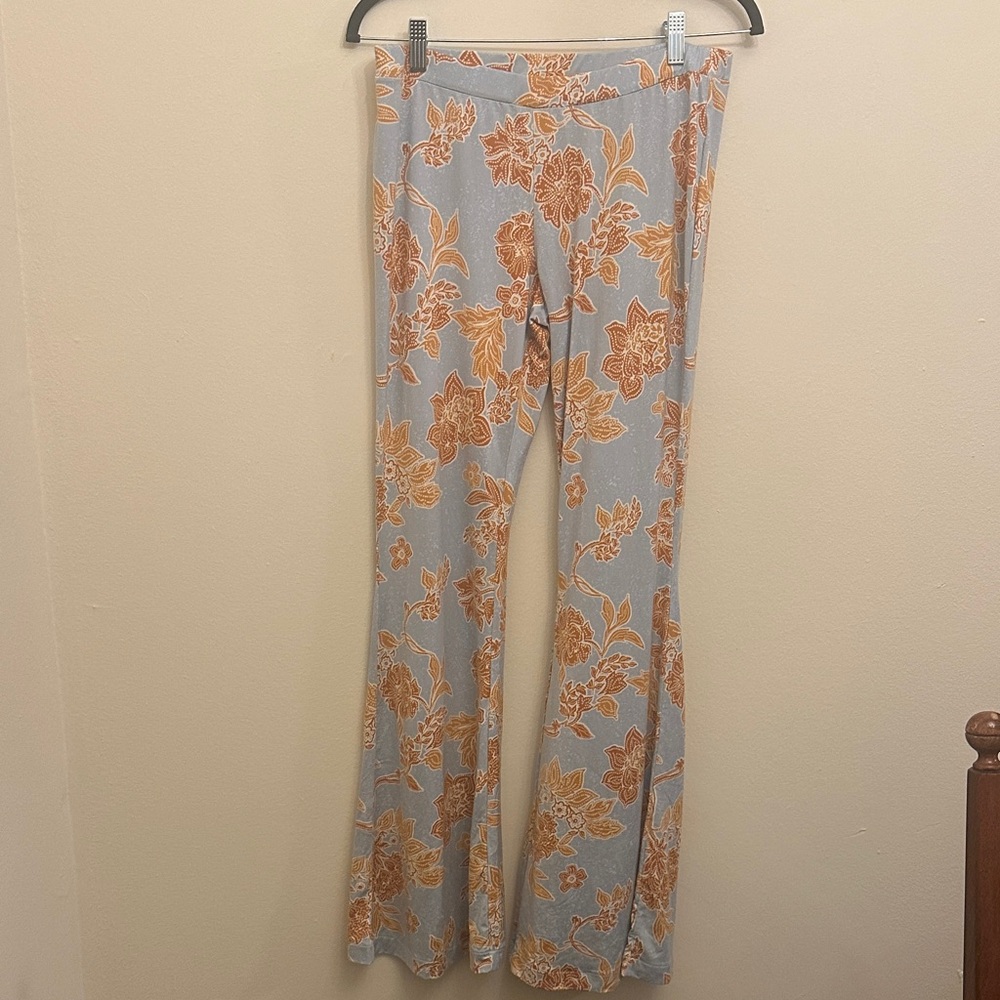 Free People Make a Statement Floral Flare Pants M Preowned Stretchy Comfy Hippie